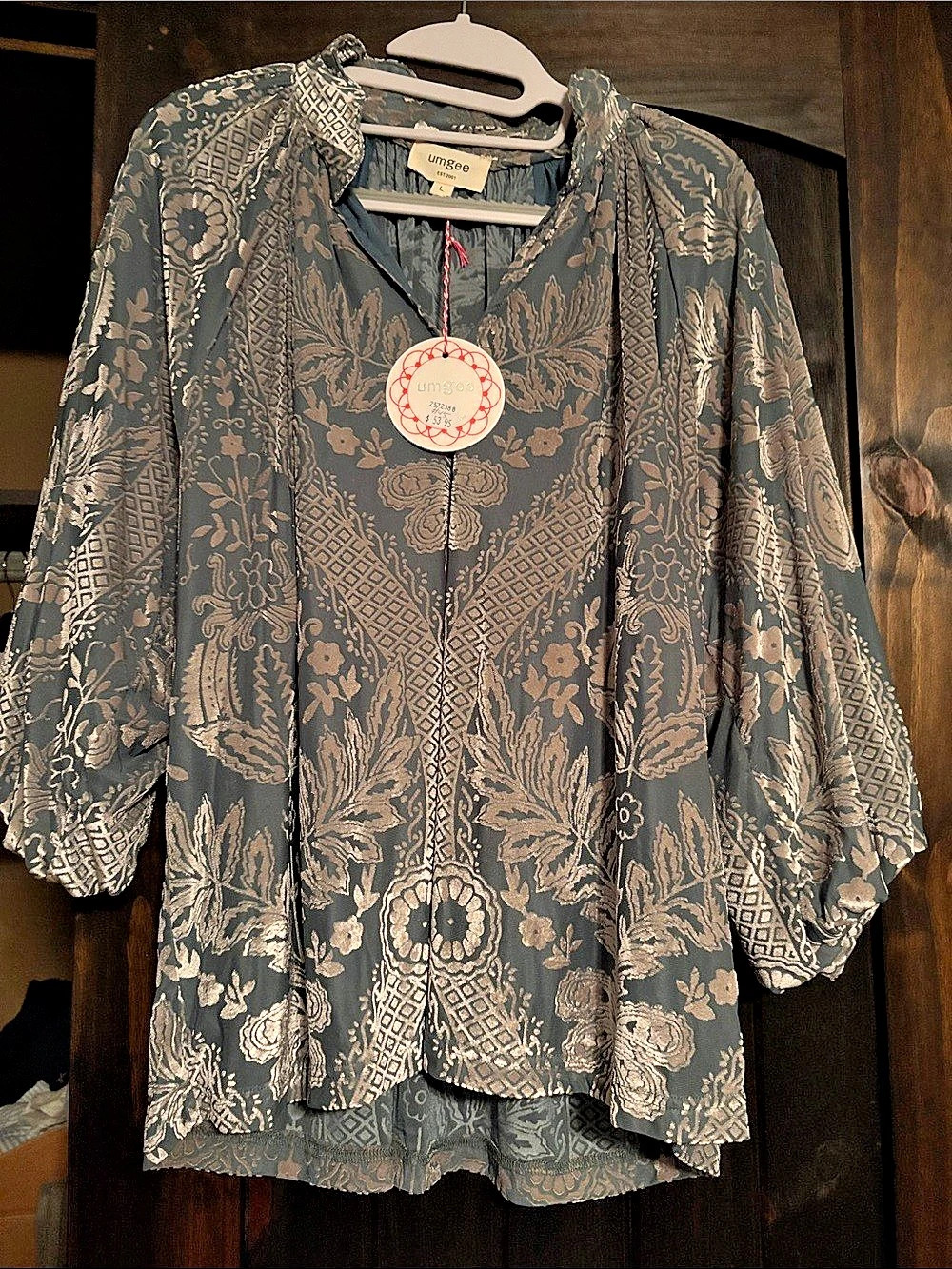 Umgee Burnout Velvet Floral Tunic Top Green and Silver shimmer- size Large